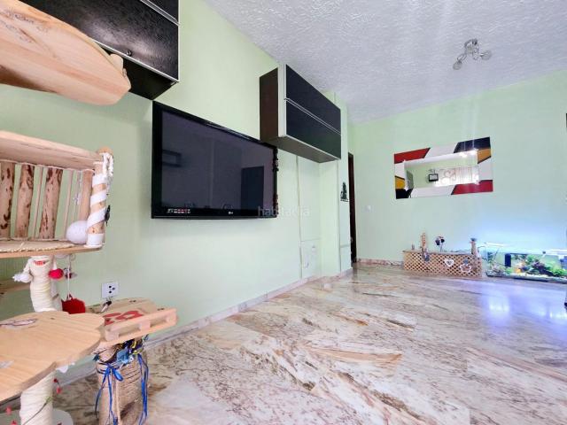 Piso en venta en Sevilla, Colores Entreparques. Piso de 98 m con 3 dormitorios y garaje en Carlinga, Sevilla. Pisos.
