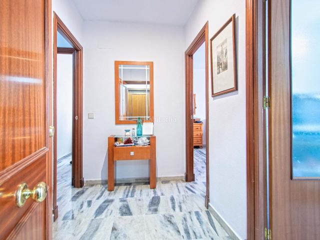 Piso en venta en Sevilla, Colores Entreparques. Una excelente oportunidad de inversión en una de las zonas con mayor demanda de Sevilla!. Pisos.