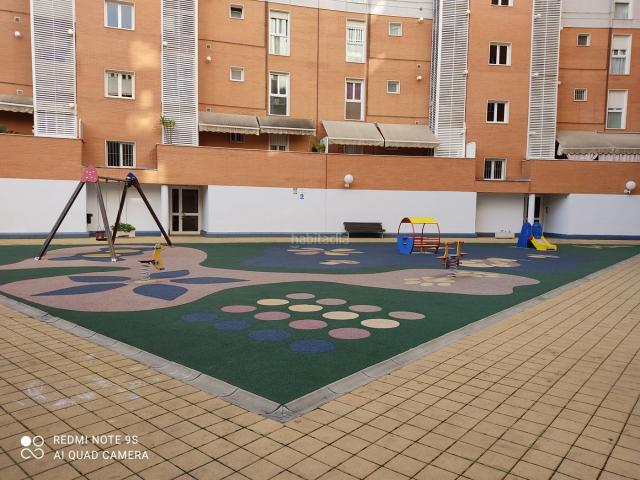 Piso en venta en Sevilla, Colores Entreparques. vivienda ideal para familia o inversores. Pisos.