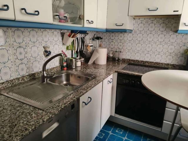 Piso en venta en Sevilla, Cruz Roja. Piso de 3 dormitorios con ascensor en Sevilla, muy bien conservado y listo para entrar a vivir. Luminoso, cómodo y en excelente ub. Pisos.