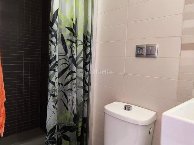 Piso en venta en Sevilla, Cruz Roja. Piso de 22 m con 1 dormitorio y terraza en Fray Isidoro de Sevilla, Sevilla. Pisos.