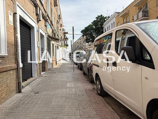 Piso en venta en Sevilla, Cruz Roja. Piso de 72 m con 3 dormitorios y exterior en León XIII, Sevilla. Pisos.