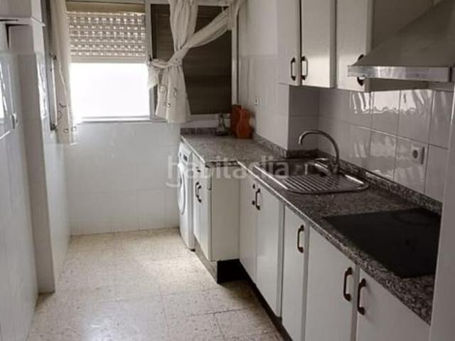 Piso en venta en Sevilla, Cruz Roja. Piso en venta de renta libre en Sevilla. Pisos.
