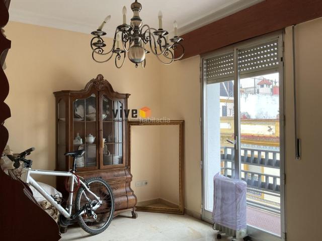 Piso en venta en Sevilla, Arenal Museo. VIVIENDA de 190 m2 útiles al lado de la Plaza de Toros con LOCAL usado como cochera y trastero!. Pisos.