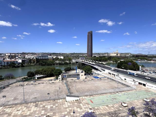 Piso en venta en Sevilla, Arenal Museo. Vivienda en venta junto al Río Guadalquivir. Pisos.