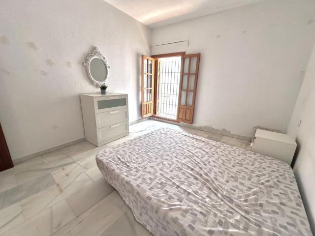 Piso en venta en Sevilla, Doctor Barraquer G. Renfe Policlínico. Piso de 91 m con 2 dormitorios y buena distribución en Sevilla. Pisos.