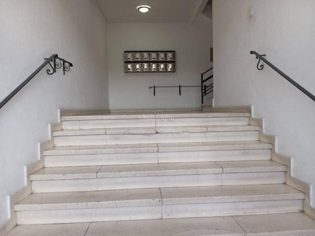 Piso en venta en Sevilla, El Cerro. Gran Oportunidad piso en Calle Canal. Pisos.