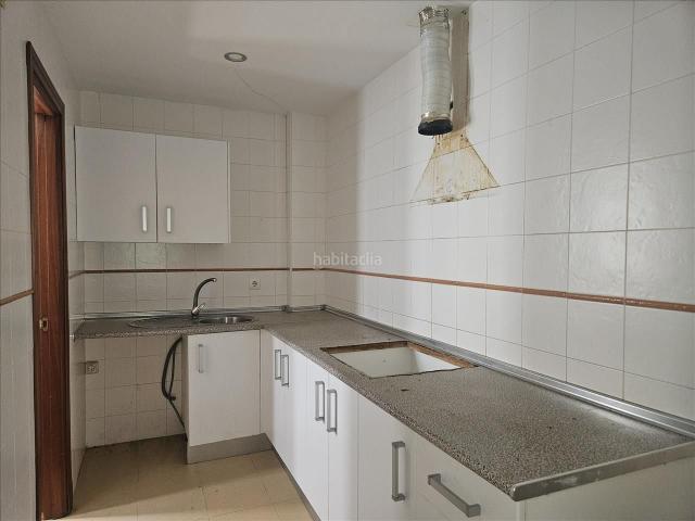 Piso en venta en Sevilla, El Cerro. Piso en Calle Parroco Antonio Gomez Villalobos. Pisos.