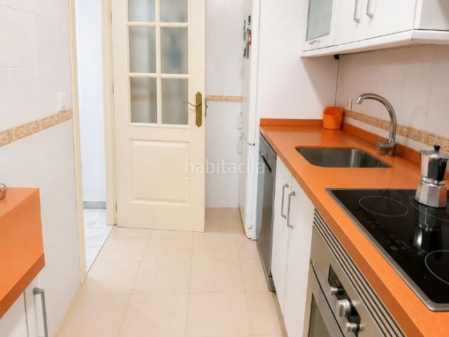 Piso en venta en Sevilla, El Cerro. Te presentamos este precioso piso situado en pleno corazón del Cerro del Águila, en su calle principal. Pisos.