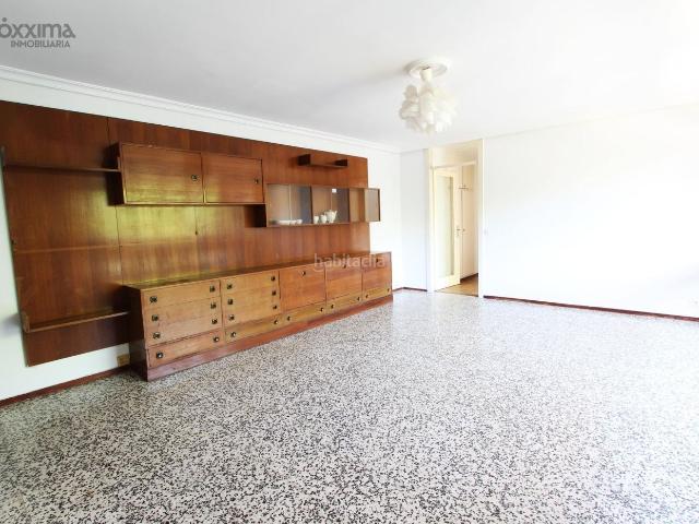 Piso en venta en Sevilla, El Plantinar Avda. La Paz El Juncal. Amplio Piso en Nervión, Sevilla Oportunidad de Inversión. Pisos.