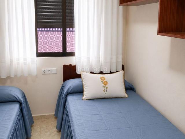 Piso en venta en Sevilla, El Plantinar Avda. La Paz El Juncal. PISO AMPLIO Y MUY BIEN DISTRIBUIDOR PARA ENTRAR A VIVIR. Pisos.