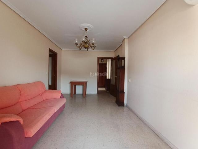 Piso en venta en Sevilla, El Torrejón El Cerezo. Tu nuevo hogar te espera! Piso luminoso con balcón y excelente ubicación. Pisos.