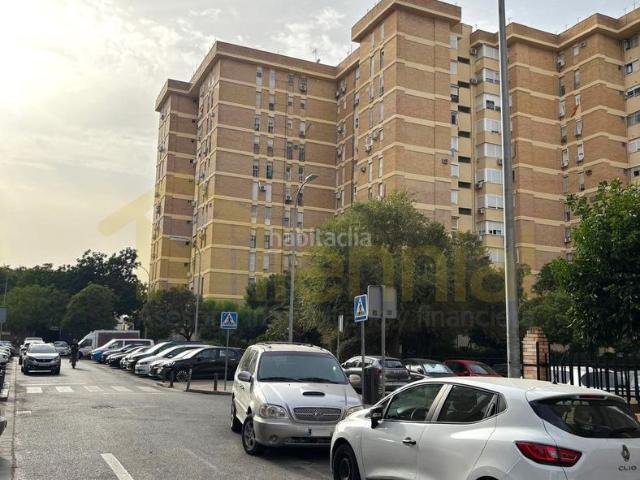 Piso en venta en Sevilla, Juan XXIII Rochelambert. Entreplanta en venta en Rochelambert. Pisos.