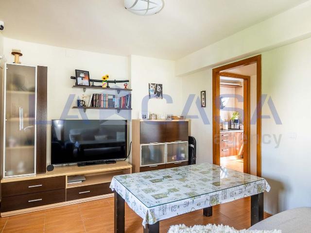 Piso en venta en Sevilla, Los Pájaros. Piso de 48 m con 2 dormitorios y exterior en Sevilla. Pisos.