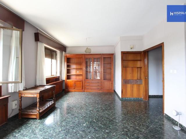 Piso en venta en Sevilla, Los Remedios. Exclusivo Piso en el Corazón de Sevilla, Ideal para Familias. Pisos.