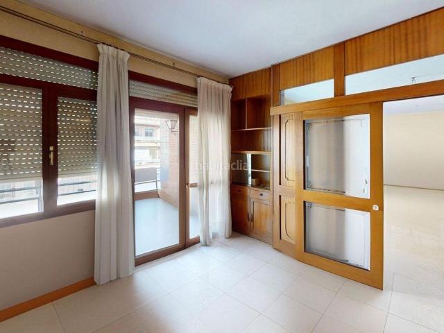 Piso en venta en Sevilla, Los Remedios. Piso en venta en Los Remedios, 6 dormitorios. Pisos.