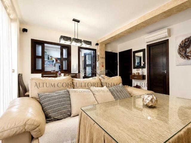 Piso en venta en Sevilla, La Calzada La Florida. PISO PARA ENTRAR A VIVIR JUNTO AVENIDAD BUHAIRA, TRES DORMITORIOS DOS BAÑOS. LLAMENOS APRA VISITARLO. Pisos.