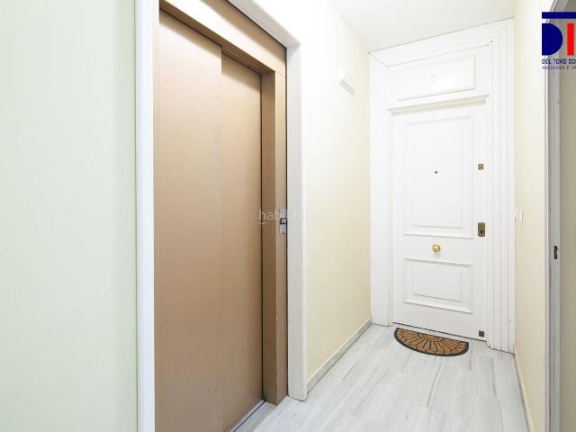 Piso en venta en Sevilla, La Calzada La Florida. VISTAS A PARQUE. EXTERIOR. Con GARAJE y TERRAZA. 4 habitaciones + 2 baños. Dos entradas. Pisos.