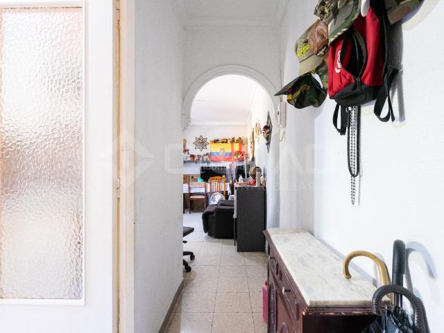 Piso en venta en Sevilla, La Oliva. Oportunidad para inversores vivienda con inquilino, rentabilidad bruta 8,57 anual. Pisos.
