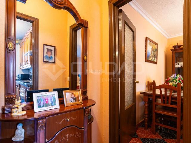 Piso en venta en Sevilla, La Oliva. Se vende estupendo piso de 85 m2, ideal tanto para familias como para inversores que buscan una excelente oportunidad. Pisos.