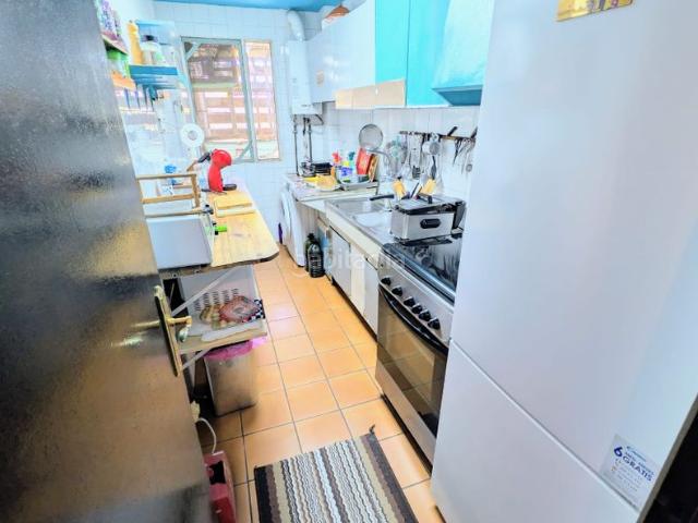 Piso en venta en Sevilla, La Oliva. SE VENDE PISO EN LA ZONA DEL POLÍGONO SUR, EN BUEN ESTADO Y CON TODOS LOS PAPELES EN REGLA. Pisos.