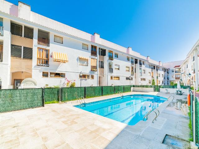 Piso en venta en Sevilla la Nueva. ¡CAPITAL HOME VENDE bajo con terraza en planta y URBANIZACIÓN con PISICNA!. Pisos Sevilla la.
