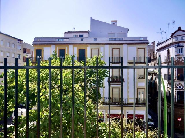 Piso en venta en Sevilla, San Bernardo. PISO EN MENENDEZ PELAYO. Pisos.