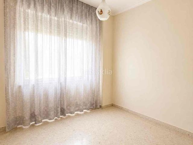 Piso en venta en Sevilla, San Carlos San José. PISO DE GRANDES DIMENSIONES JUNTO A SANTA JUSTA 4 DORMITORIOS, TERRAZA Y GARAJE OPCIONAL. Pisos.