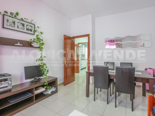 Piso en venta en Sevilla, San Gil. Centro Sevilla. Excelente vivienda exterior, muy luminosa. 4 dormitorios y 2 baños. Pisos.