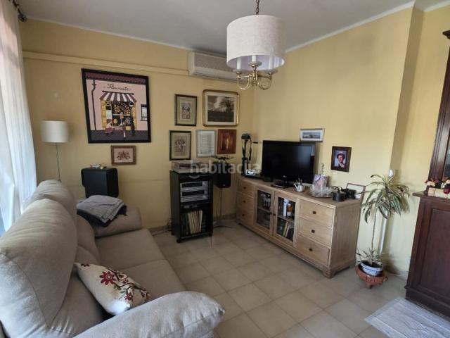 Piso en venta en Sevilla, San Pablo. Amplio piso de 140 m² Avda Kansas City, junto a la Estación de Santa Justa. Pisos.