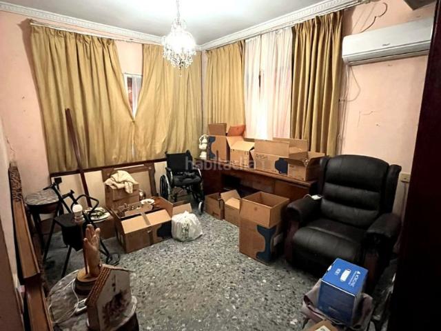Piso en venta en Sevilla, San Pablo. Casa en planta baja con patio y garaje. Pisos.