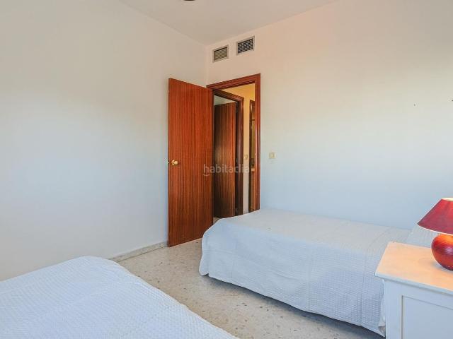 Piso en venta en Sevilla, San Pablo. Piso en calle Hespérides zona arroyo. Pisos.
