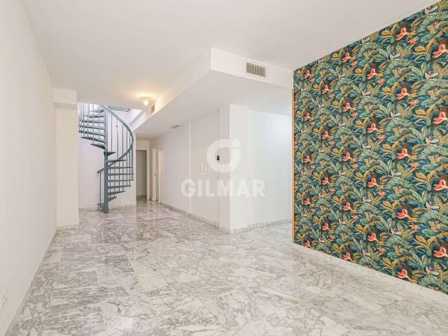 Piso en venta en Sevilla, San Pablo. Se presenta este atractivo piso en Nervión, una de las zonas más demandadas de Sevilla, ideal tanto para vivir como para invertir. Pisos.