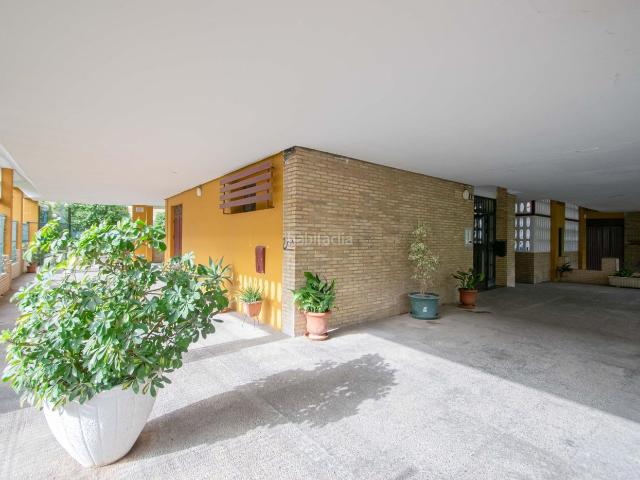 Piso en venta en Sevilla, Sta. Aurelia Cantábrico Atlàntico La Romería. Fantástico piso en Santa Aurelia Club Social con piscina y pistas deportivas. Pisos.