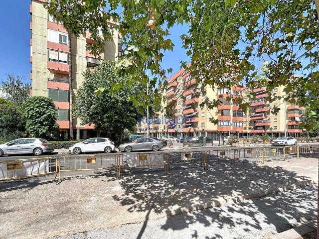 Piso en venta en Sevilla, Parque Atlántico San Matías. PISO CTRA CARMONA PARQUE MIRAFLORES. Pisos.