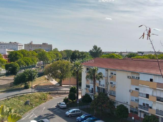 Piso en venta en Sevilla, Parque Alcosa. vivienda ideal para familia. Pisos.