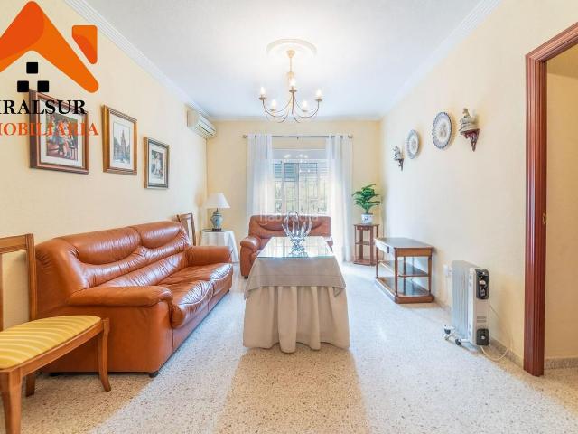 Piso en venta en Sevilla, Parque Alcosa. Piso en venta de VPO en Nueva Alcosa en edifico Averroes I. Pisos.