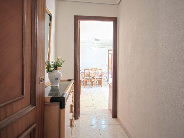 Piso en venta en Sevilla, Pino Montano Consolación. Vivienda 3 dormitorios trastero con ascensor y terraza. Pisos.