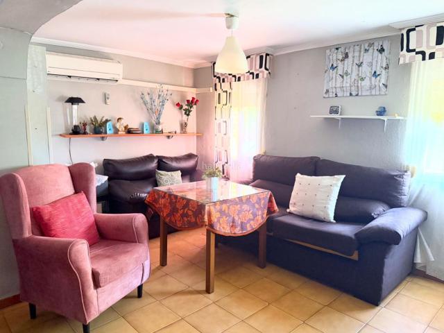 Piso en venta en Sevilla, Torreblanca. Piso luminoso en Torreblanca, 2 dormitorios, amueblado y frente a colegio. Pisos.