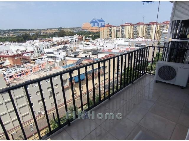 Piso en venta en Sevilla, Triana Oeste. Piso en venta Triana con ascensor Terraza, vistas despejadas y una ubicación excepcional en Sevilla. Pisos.