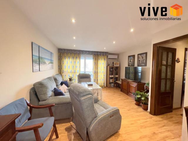 Piso en venta en Sevilla, Triana Casco Antiguo. Piso en Triana con vistas al Guadalquivir, junto al Altozano y al Puente de Triana. Pisos.