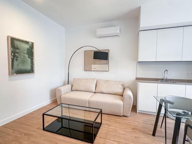 Piso en venta en Sevilla, Urbadiez Entrepuentes. VIVIENDA A ESTRENAR AMUEBLADA AL COMPLETO CON PISCINA COMUNITARIA. Pisos.