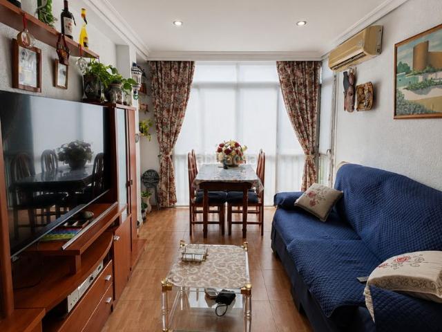 Piso en venta en Sevilla, Villegas. ¡OPORTUNIDAD!. Pisos.