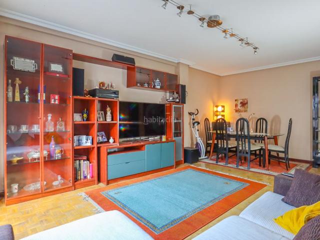 Piso en venta en Siero, Viella Granda Meres. Si buscas un hogar donde sentirte a gusto desde el primer momento, este piso totalmente exterior en Colloto te va a sorprender. Na. Pisos.