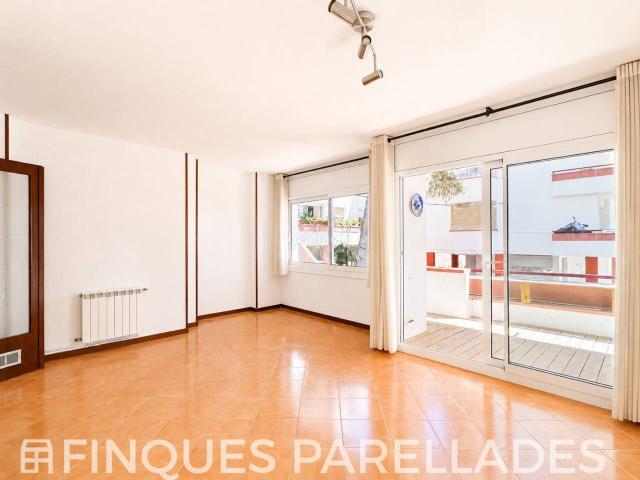Piso en venta en Sitges, Aiguadolç Sant Sebastià Costa Dorada. Piso con ascensor y parking en el centro. Pisos.