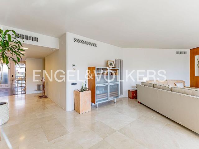 Piso en venta en Sitges, Can Girona Terramar Vinyet Costa Dorada. Exclusiva propiedad frente al mar con amplitud y acabados de alta gama. Pisos.