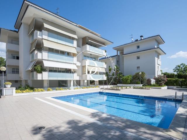 Piso en venta en Sitges, Can Pei Costa Dorada. Piso de 110 m2 con terraza en venta en Can Pei, Sitges. Pisos.