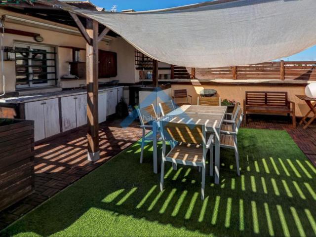 Piso en venta en Sitges, Els Molins Pins Vens Costa Dorada. Espectacular ático dúplex con vistas a mar. Pisos.