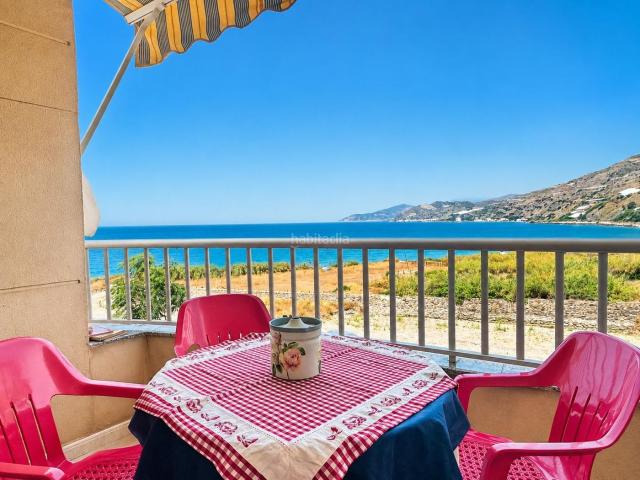 Piso en venta en Sorvilán. Sensacional piso en esquina con terraza y vistas infinitas al Mediterráneo, a menos de 30 metros del mar en Melicena. Pisos.
