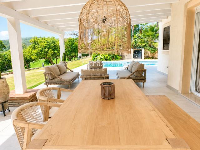 Piso en venta en Sotogrande, Sotogrande Alto. Exclusiva planta baja reformada con jardín y piscina privada. Pisos.